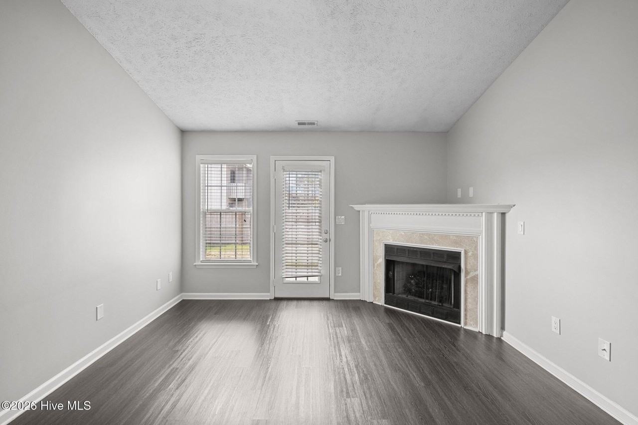225 John Ct - Photo 7 of 16
