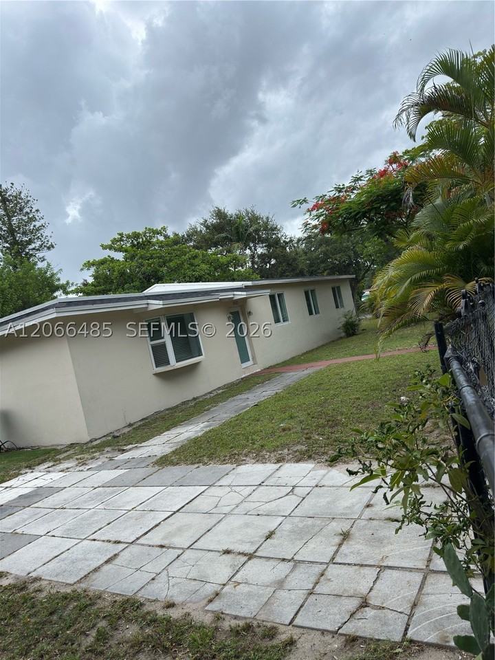 12780 Nw 16th Ave - Photo 2 of 3