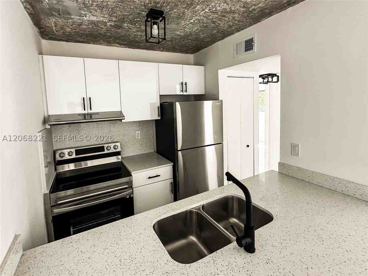 190 Nw 69th St #6 - Photo 2 of 16
