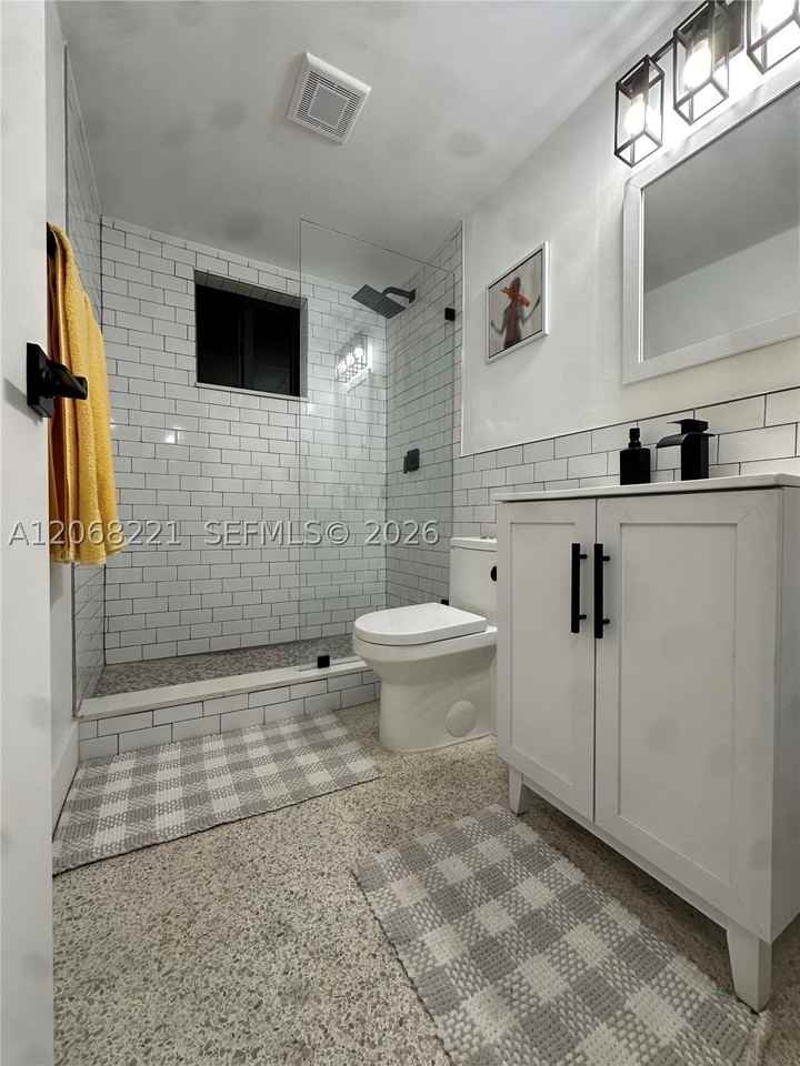 190 Nw 69th St #6 - Photo 3 of 16
