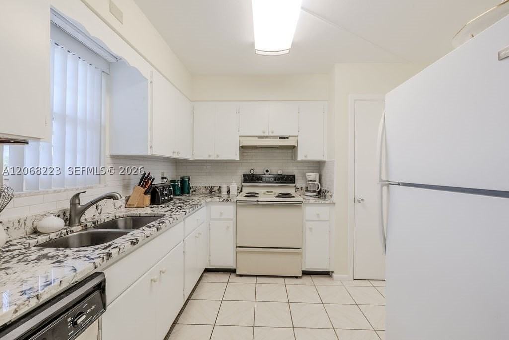 2333 Indian River Blvd #306 - Photo 4 of 33