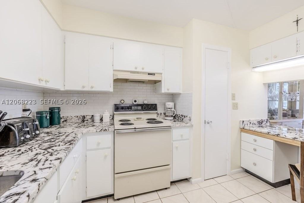 2333 Indian River Blvd #306 - Photo 5 of 33