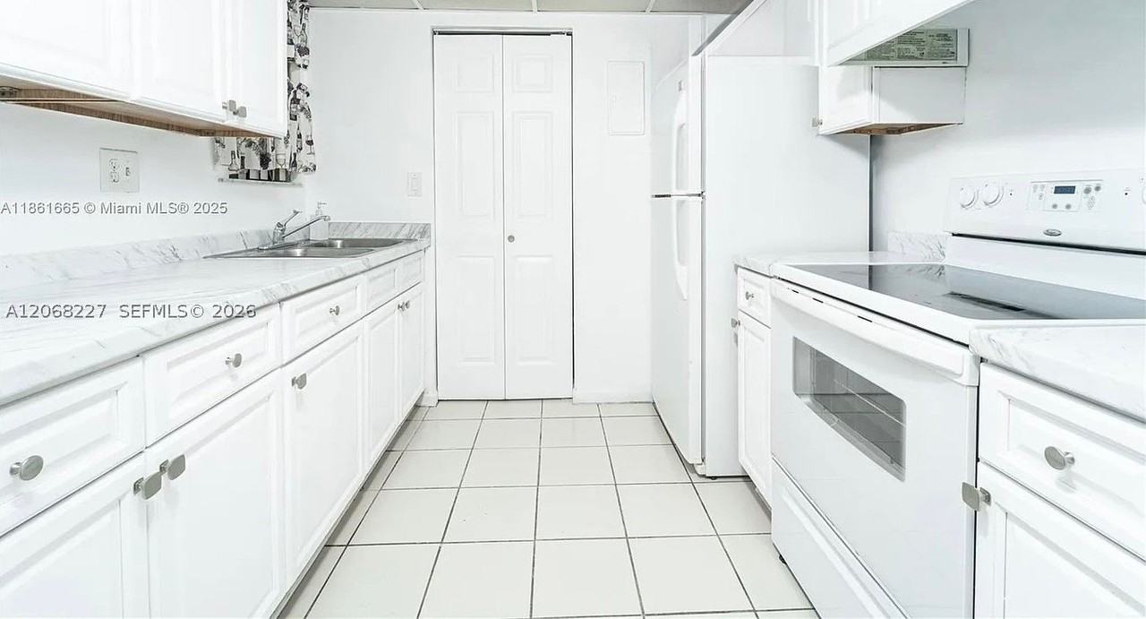 576 Nw 114th Ave #203 - Photo 2 of 8