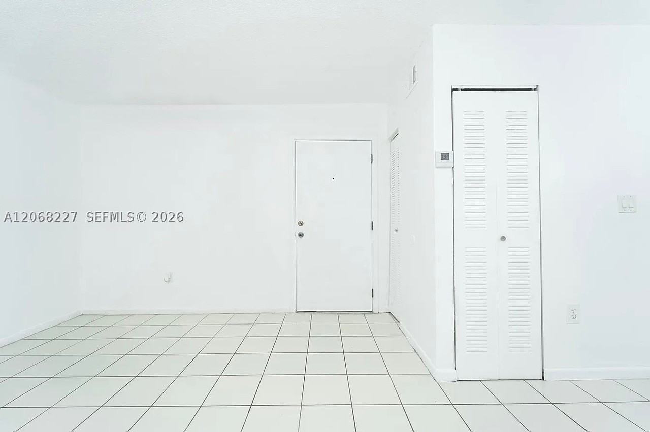 576 Nw 114th Ave #203 - Photo 3 of 8