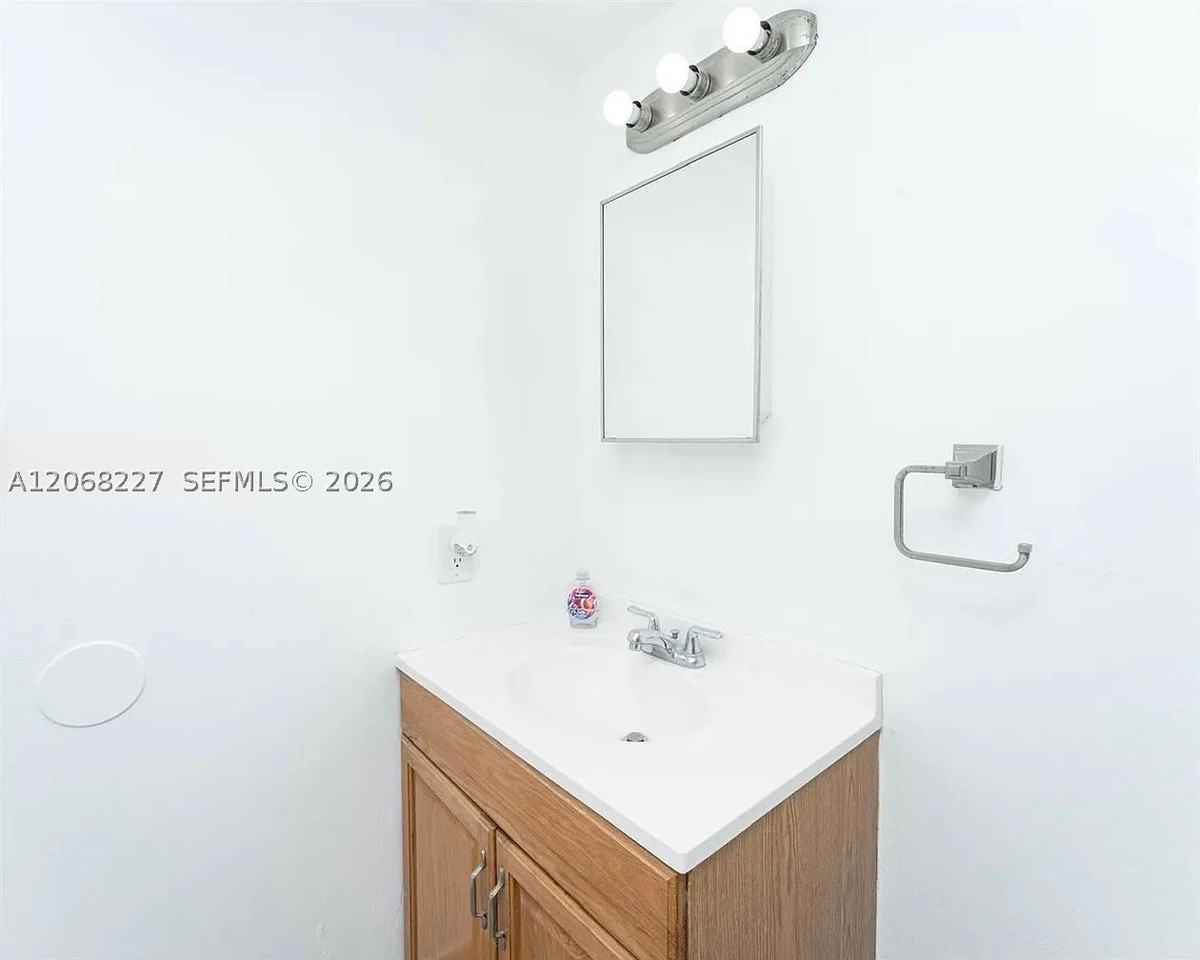 576 Nw 114th Ave #203 - Photo 5 of 8