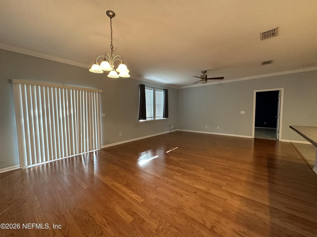 12173 Hatherden Ct - Photo 4 of 26