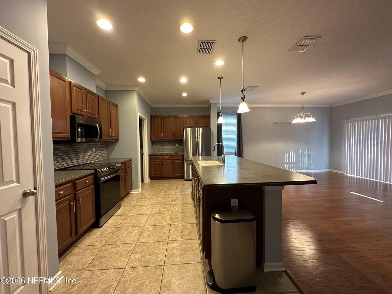 12173 Hatherden Ct - Photo 6 of 26