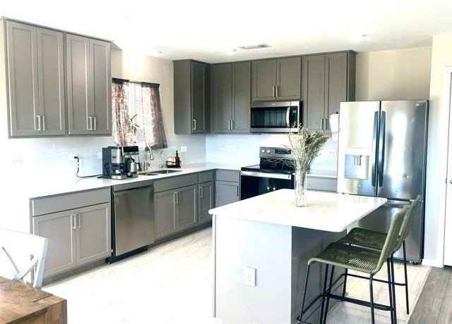 455 Manchester St - Photo 7 of 13