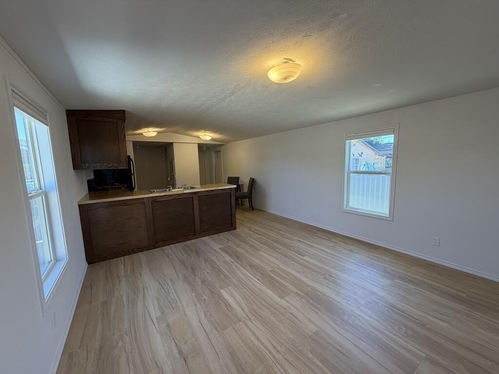 1302 Mobile St - Photo 4 of 14