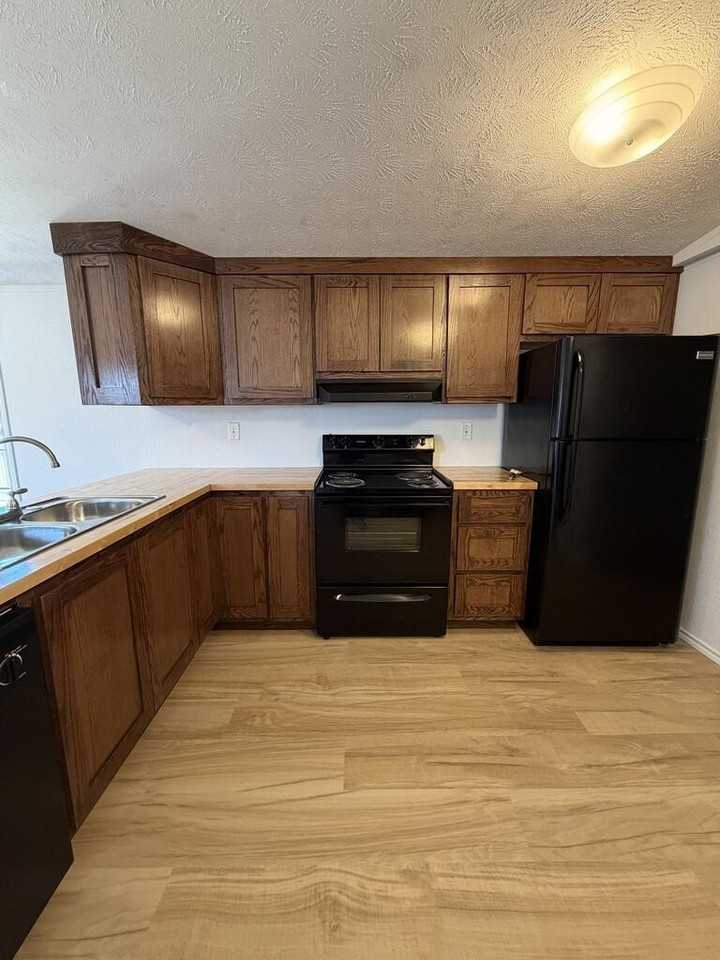 1302 Mobile St - Photo 5 of 14