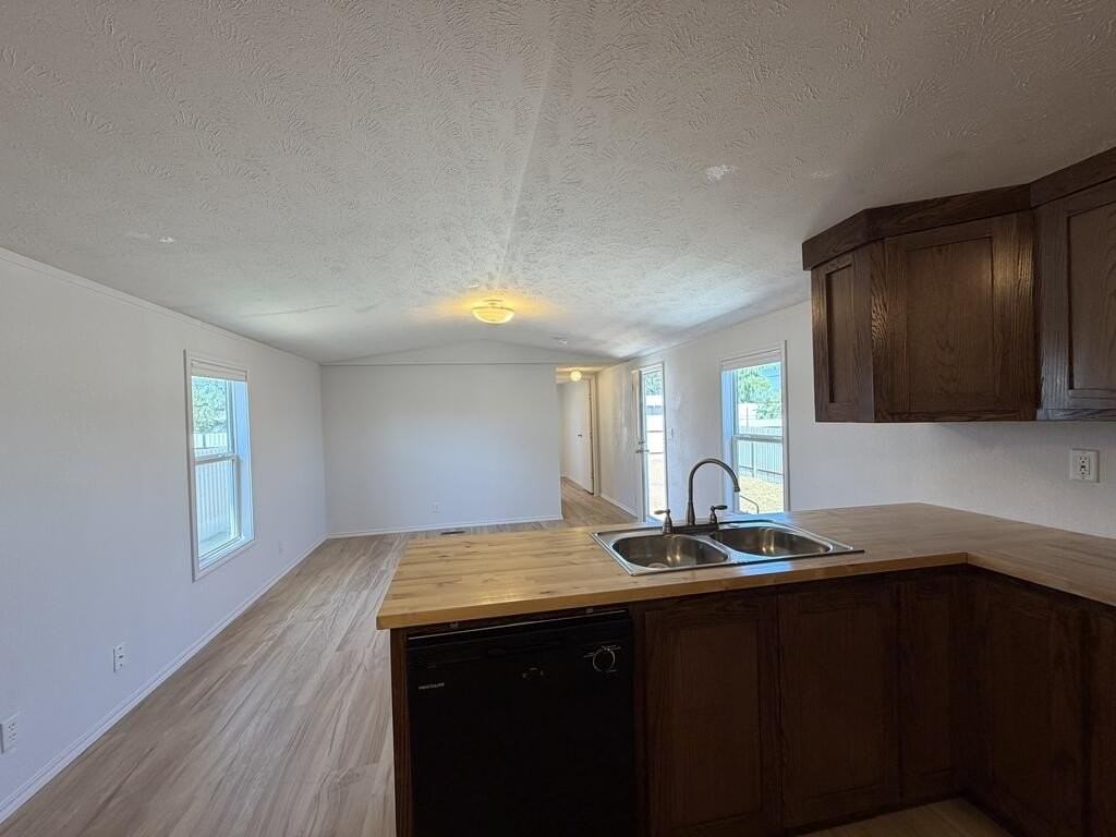 1302 Mobile St - Photo 6 of 14