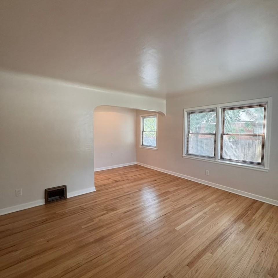 1290 Gordon Ave - Photo 2 of 13