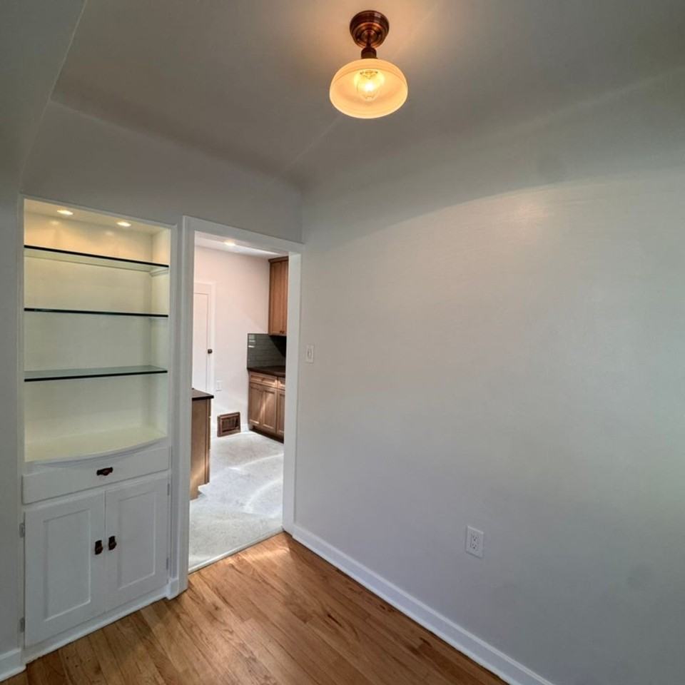 1290 Gordon Ave - Photo 4 of 13
