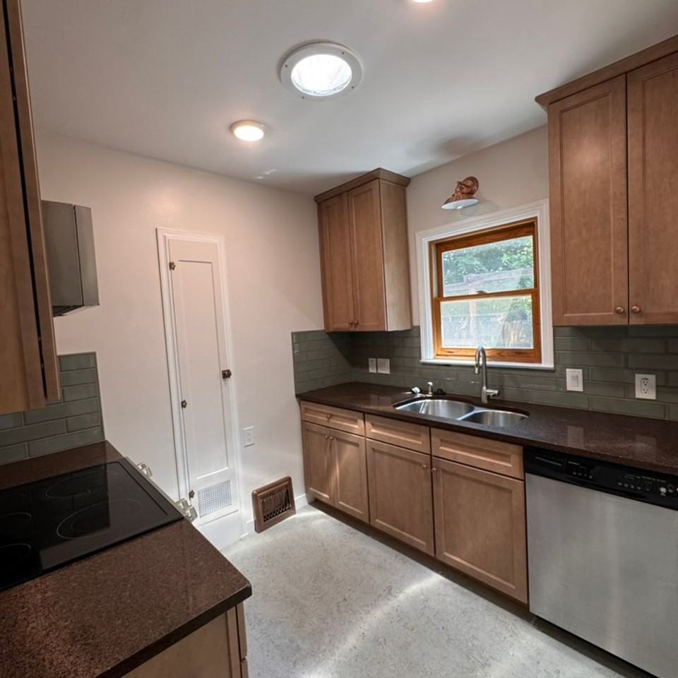 1290 Gordon Ave - Photo 5 of 13