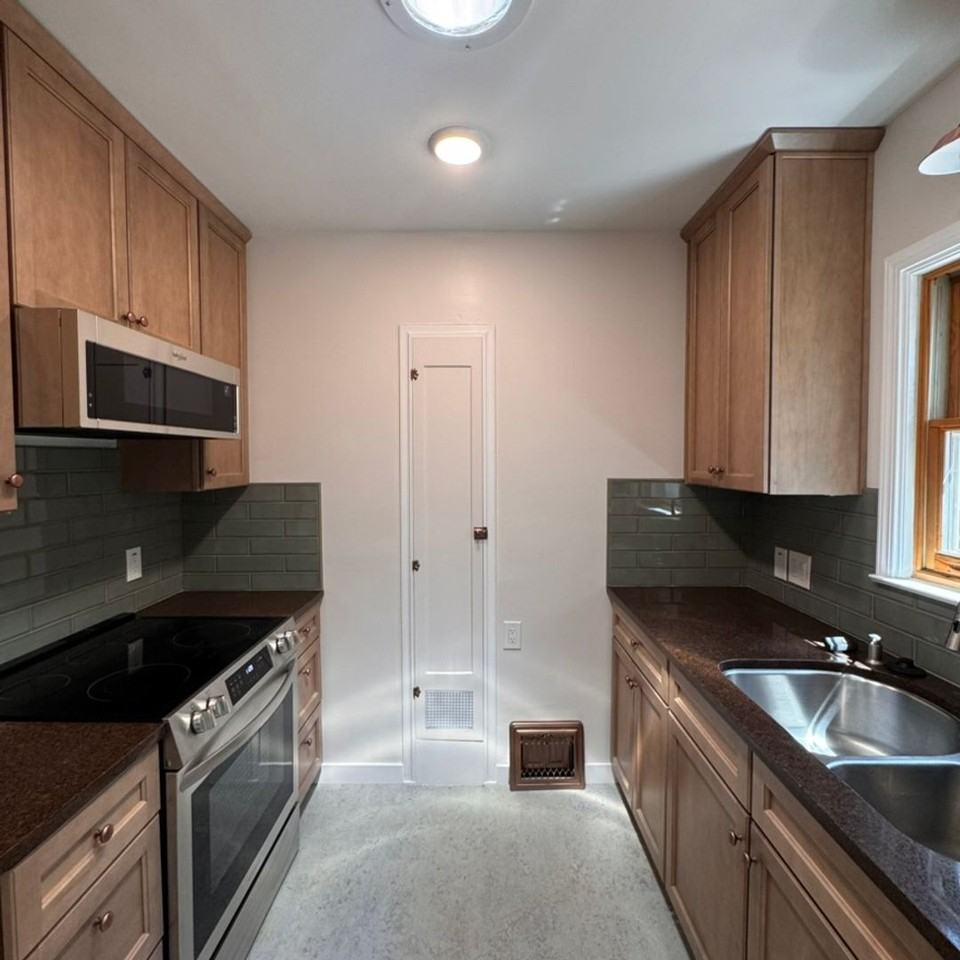 1290 Gordon Ave - Photo 6 of 13