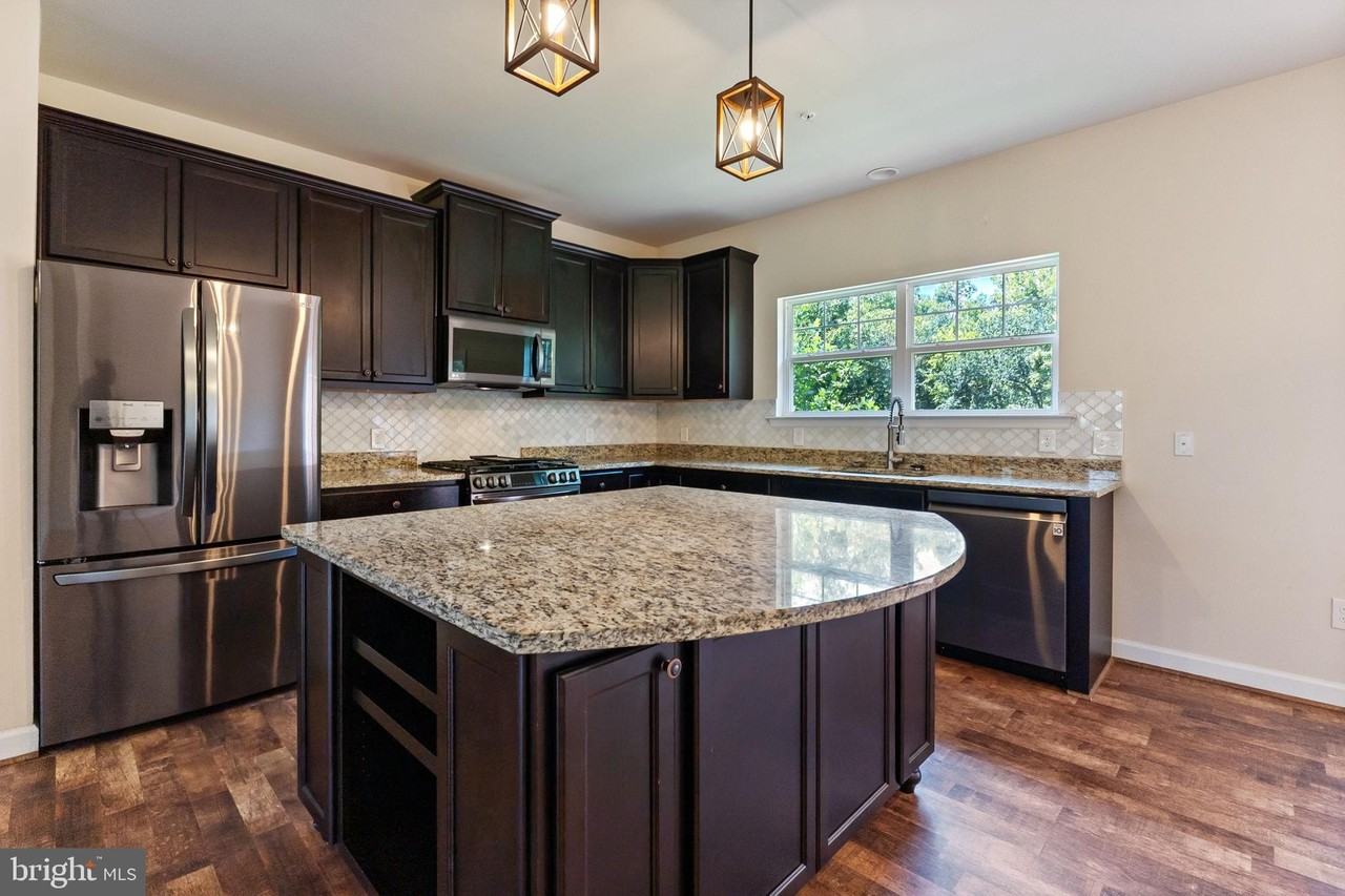 555 English Oak Ln - Photo 2 of 24