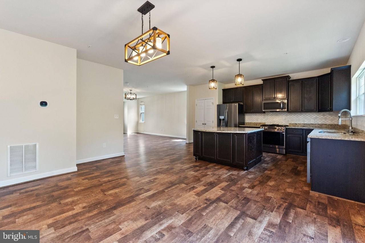 555 English Oak Ln - Photo 3 of 24