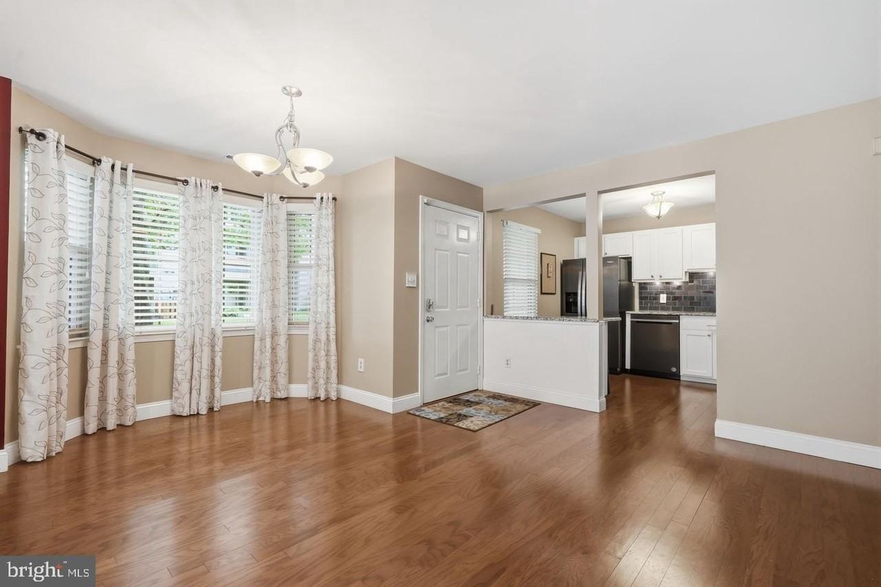 3105 Danbury Ct - Photo 3 of 21