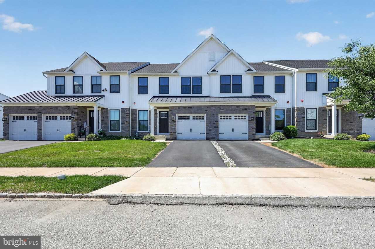 8005 Milltown Cir - Photo 2 of 50