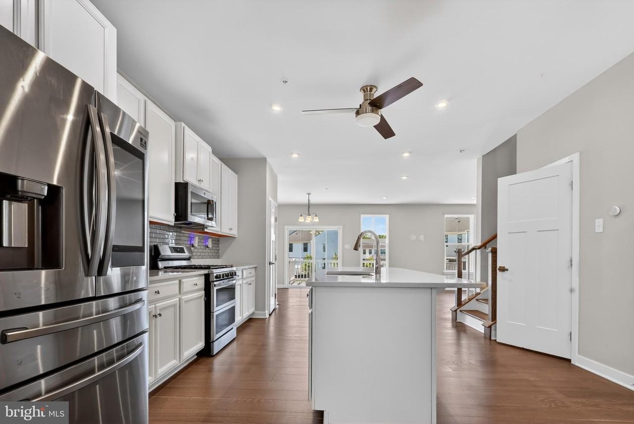 8005 Milltown Cir - Photo 7 of 50