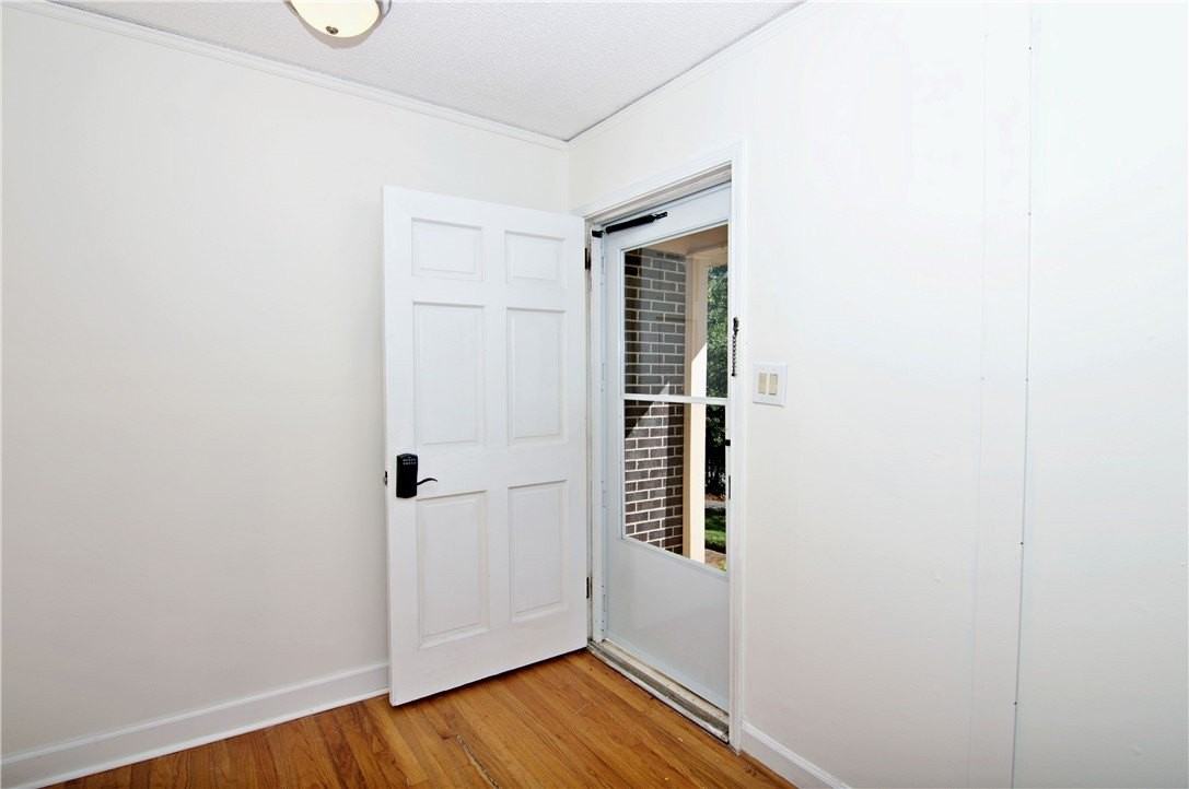 102 Broad St - Photo 5 of 40
