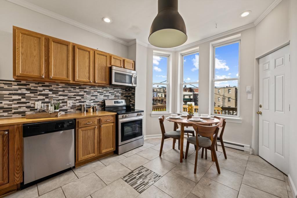2231 Eutaw Pl - Photo 3 of 23