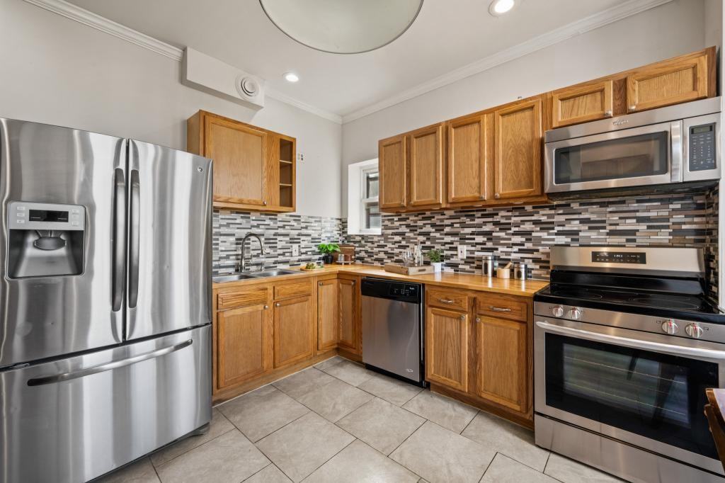 2231 Eutaw Pl - Photo 4 of 23