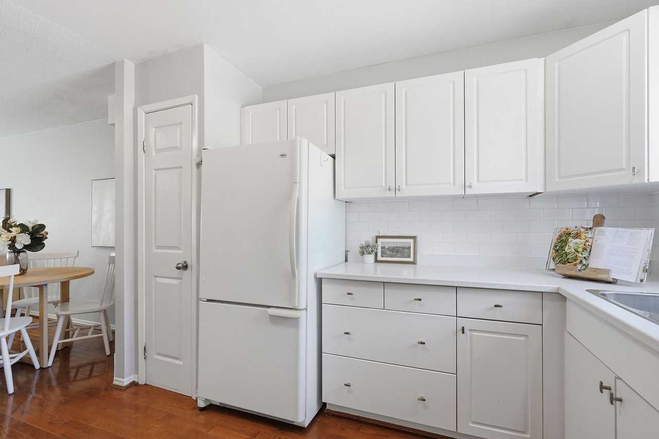 215 Commissioners Road West #10 - Photo 5 of 29