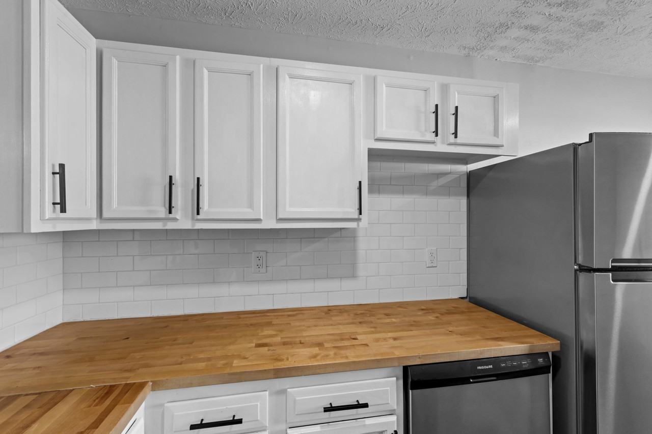 1315 South Senate Avenue - Photo 3 of 33