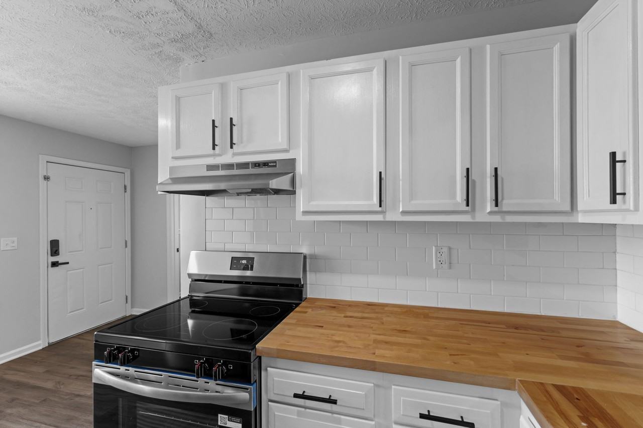 1315 South Senate Avenue - Photo 2 of 33