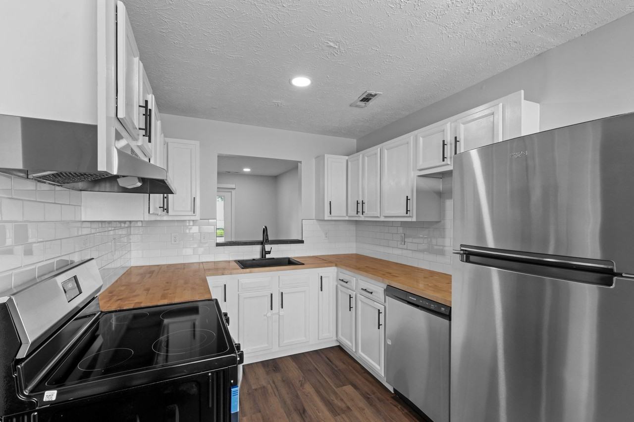 1315 South Senate Avenue - Photo 4 of 33