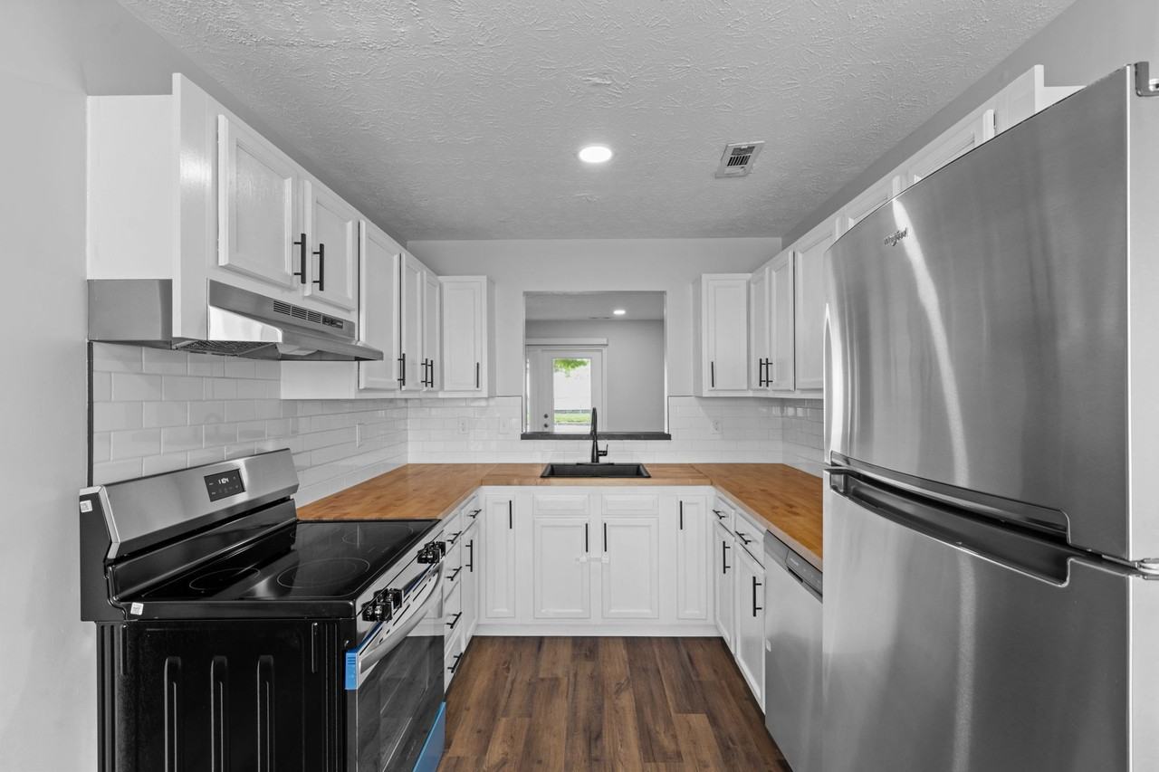 1315 South Senate Avenue - Photo 7 of 33