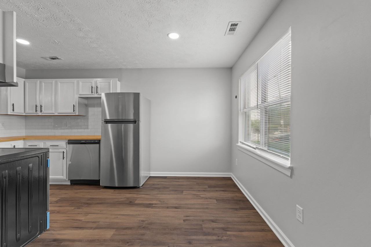 1315 South Senate Avenue - Photo 6 of 33