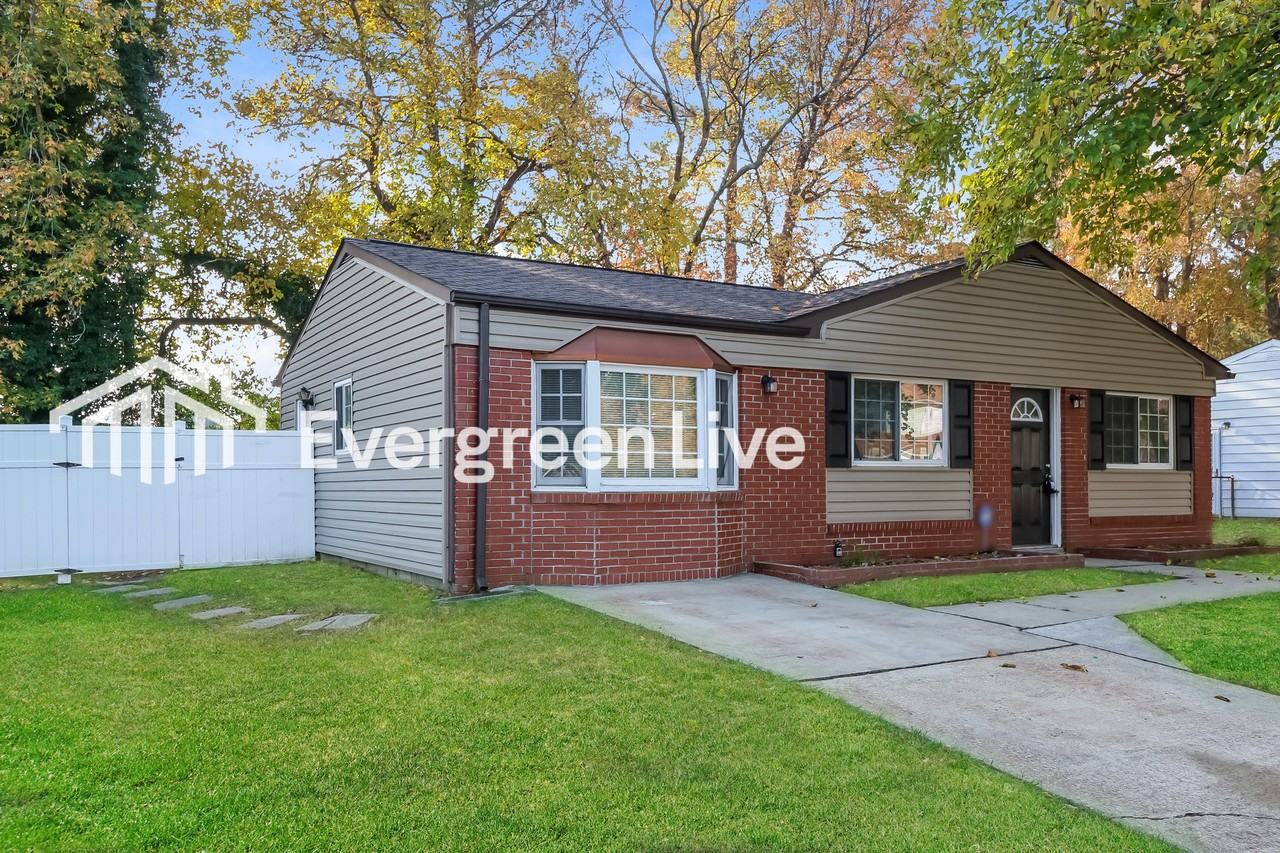 3121 Aaron Dr - Photo 2 of 15