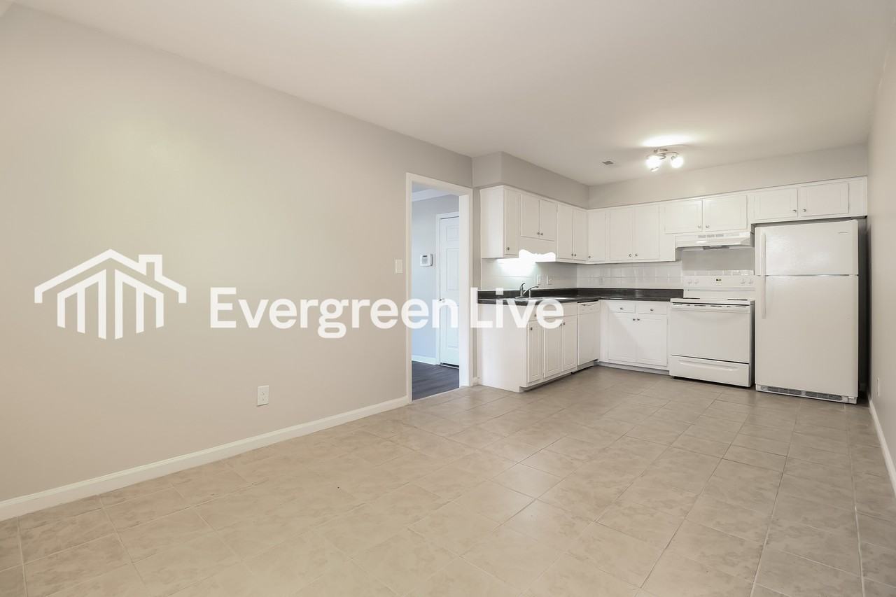 3121 Aaron Dr - Photo 5 of 15