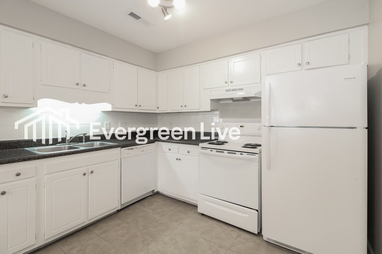 3121 Aaron Dr - Photo 6 of 15