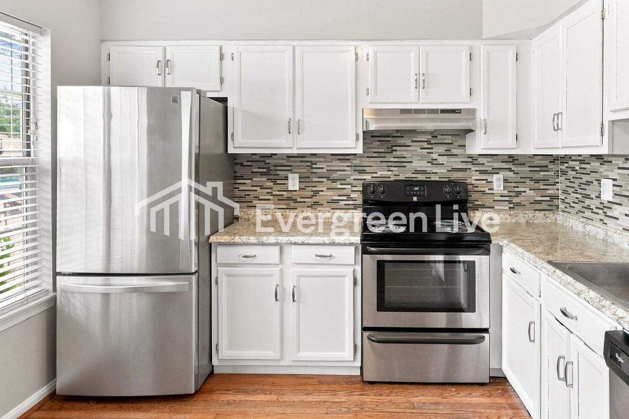 13 Hardwood Dr - Photo 6 of 15