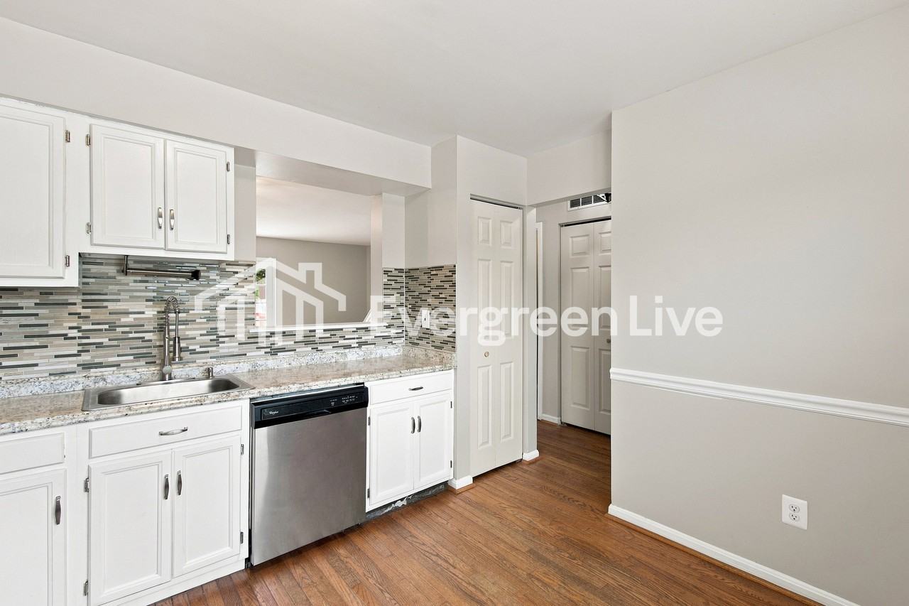 13 Hardwood Dr - Photo 7 of 15