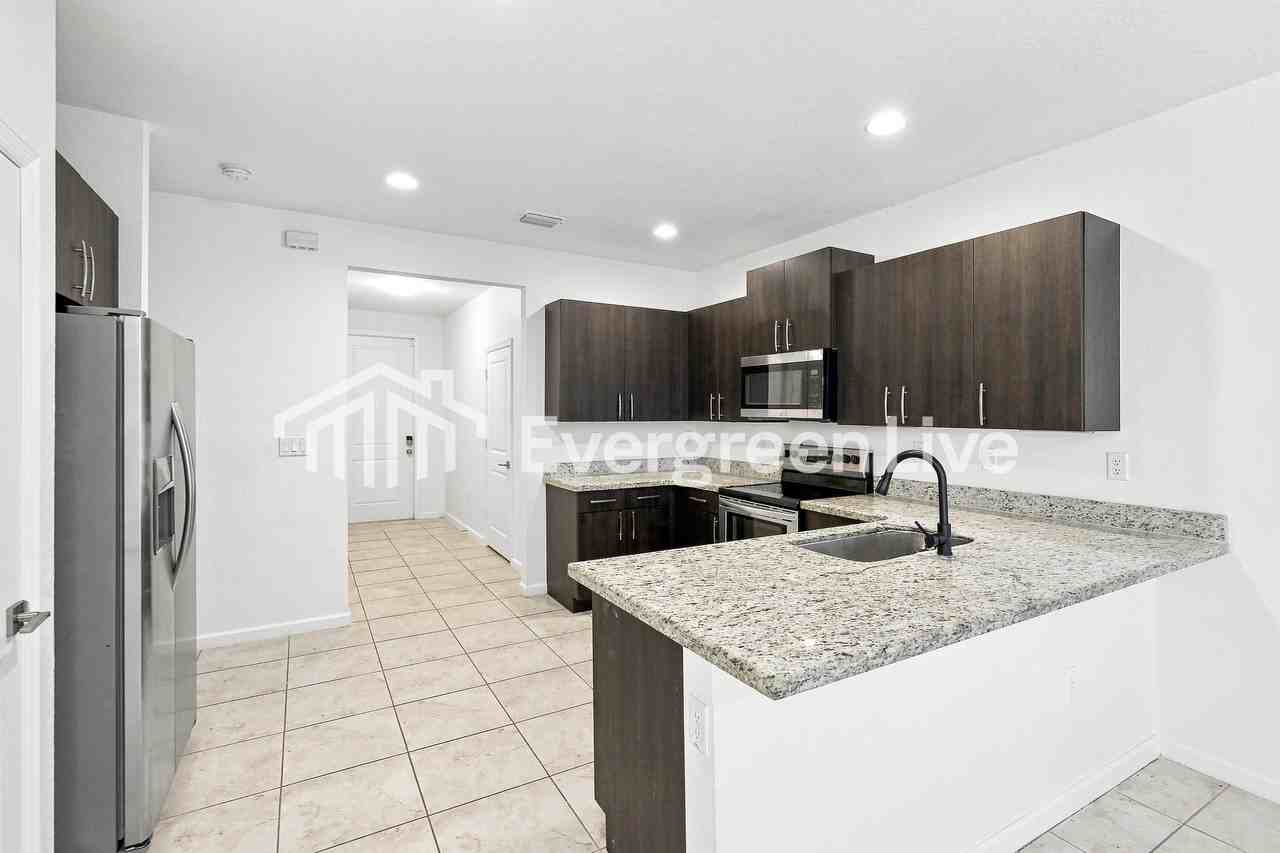 1445 Se 26th Ave - Photo 6 of 16