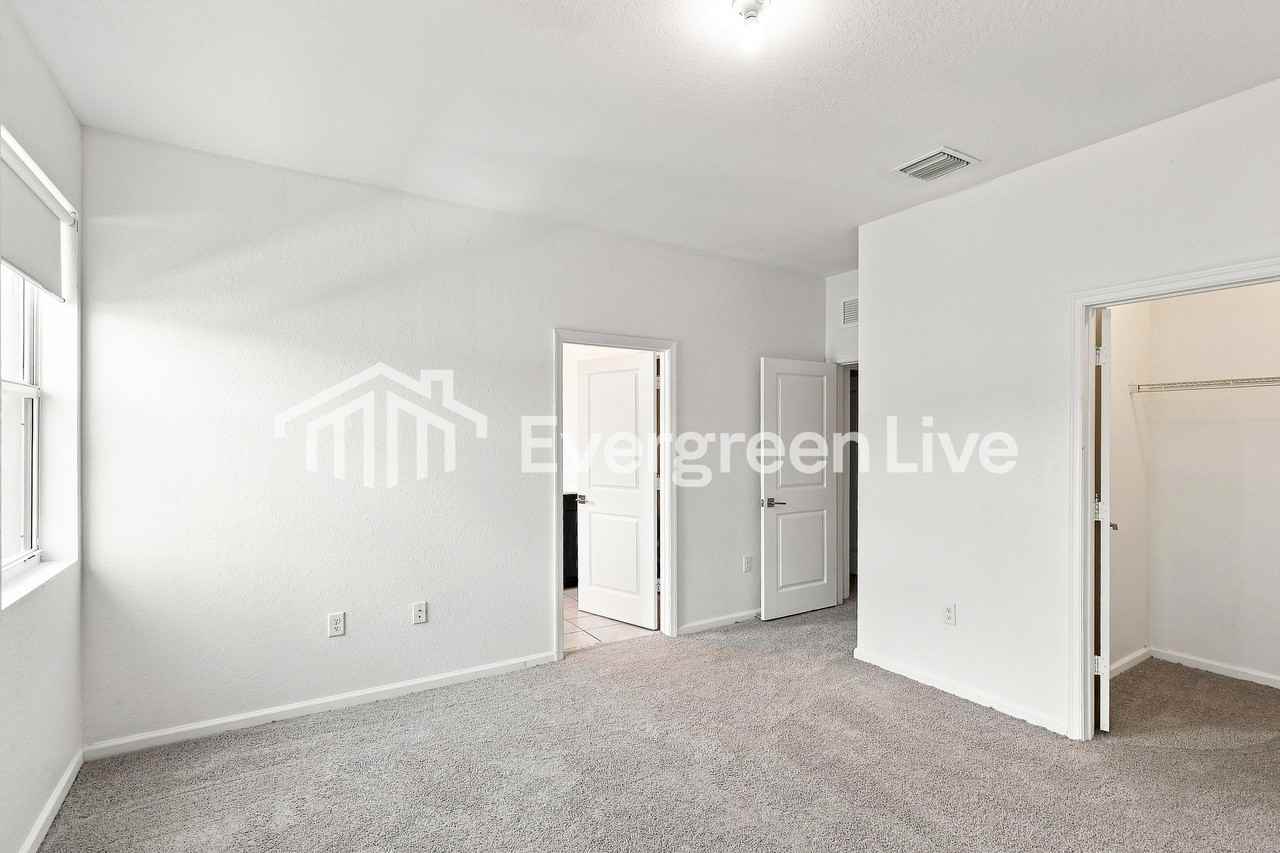 1445 Se 26th Ave - Photo 5 of 16
