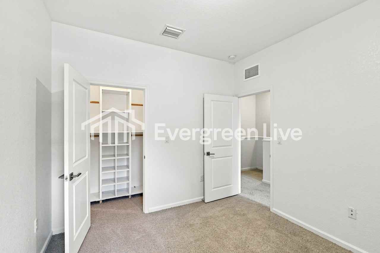 1445 Se 26th Ave - Photo 3 of 16