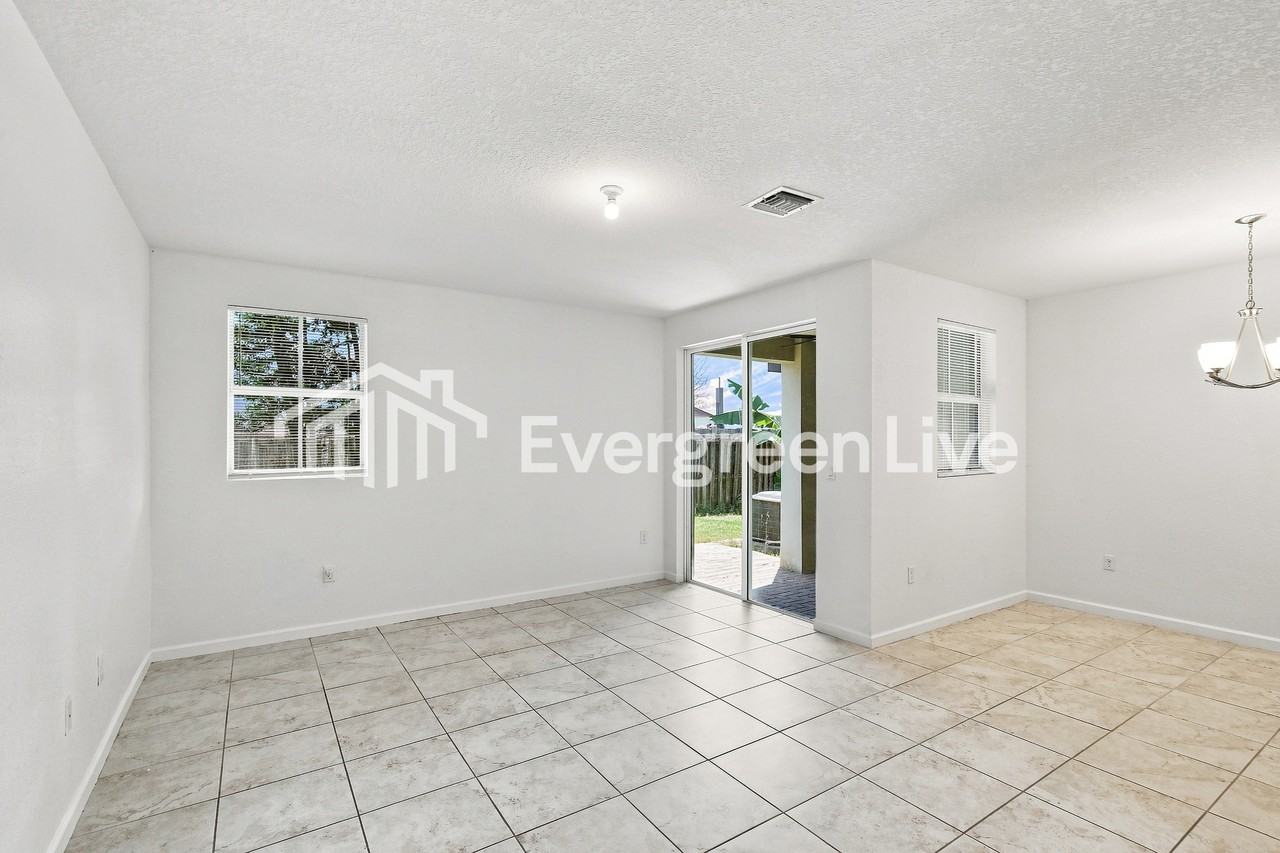 1445 Se 26th Ave - Photo 4 of 16