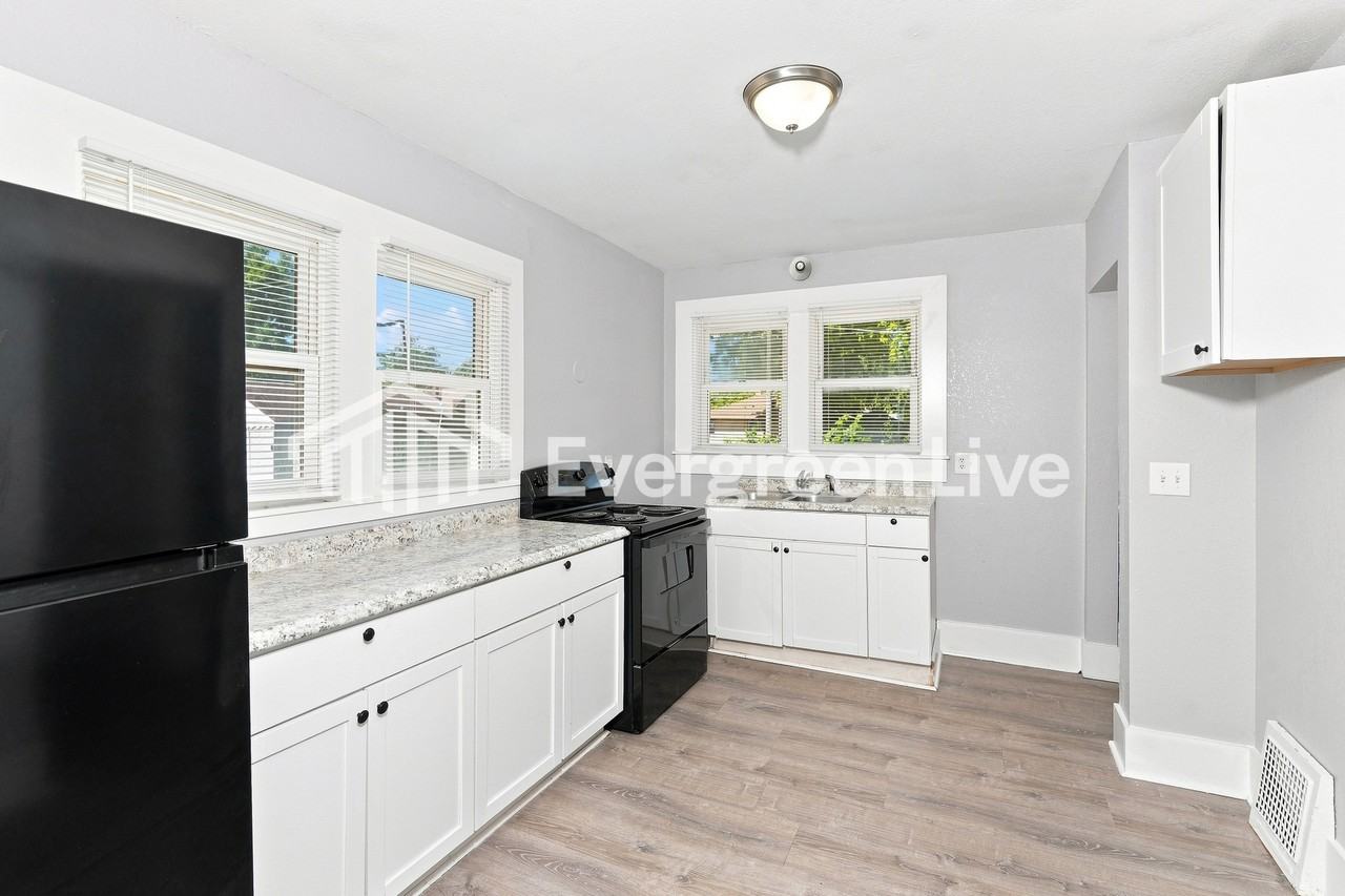 4457 N 49th St - Photo 4 of 15