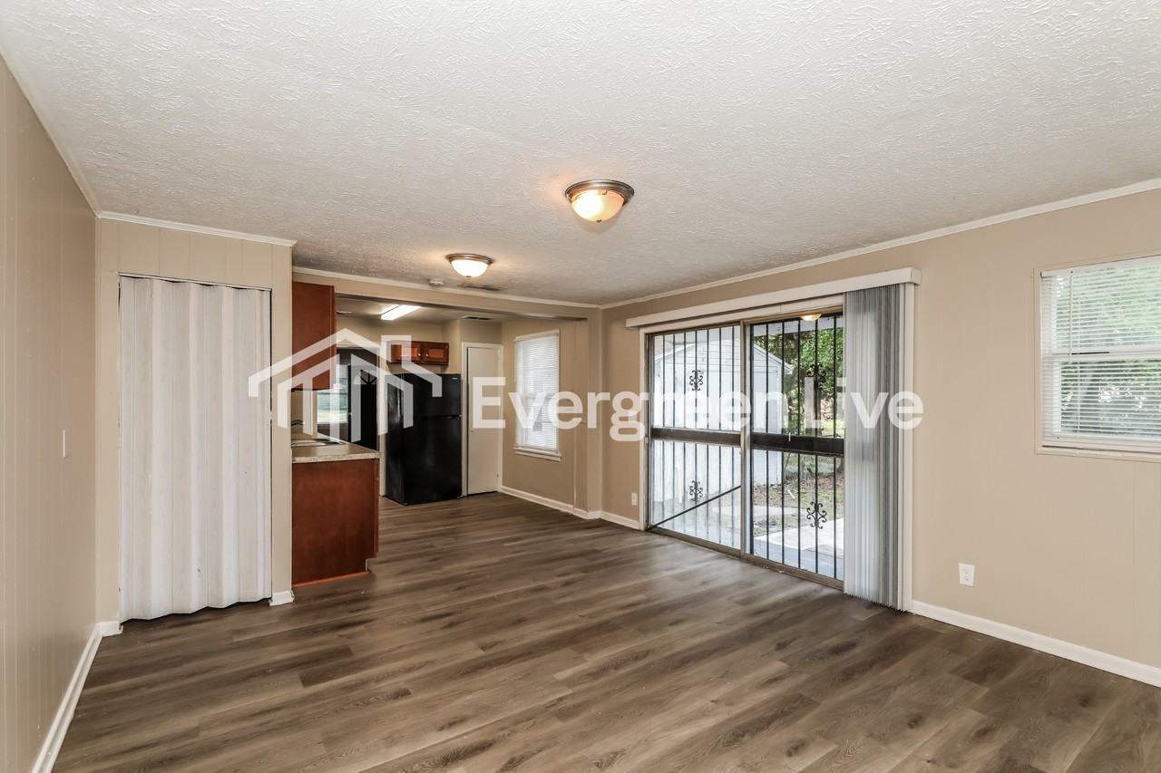 8258 Lexington Dr - Photo 4 of 15