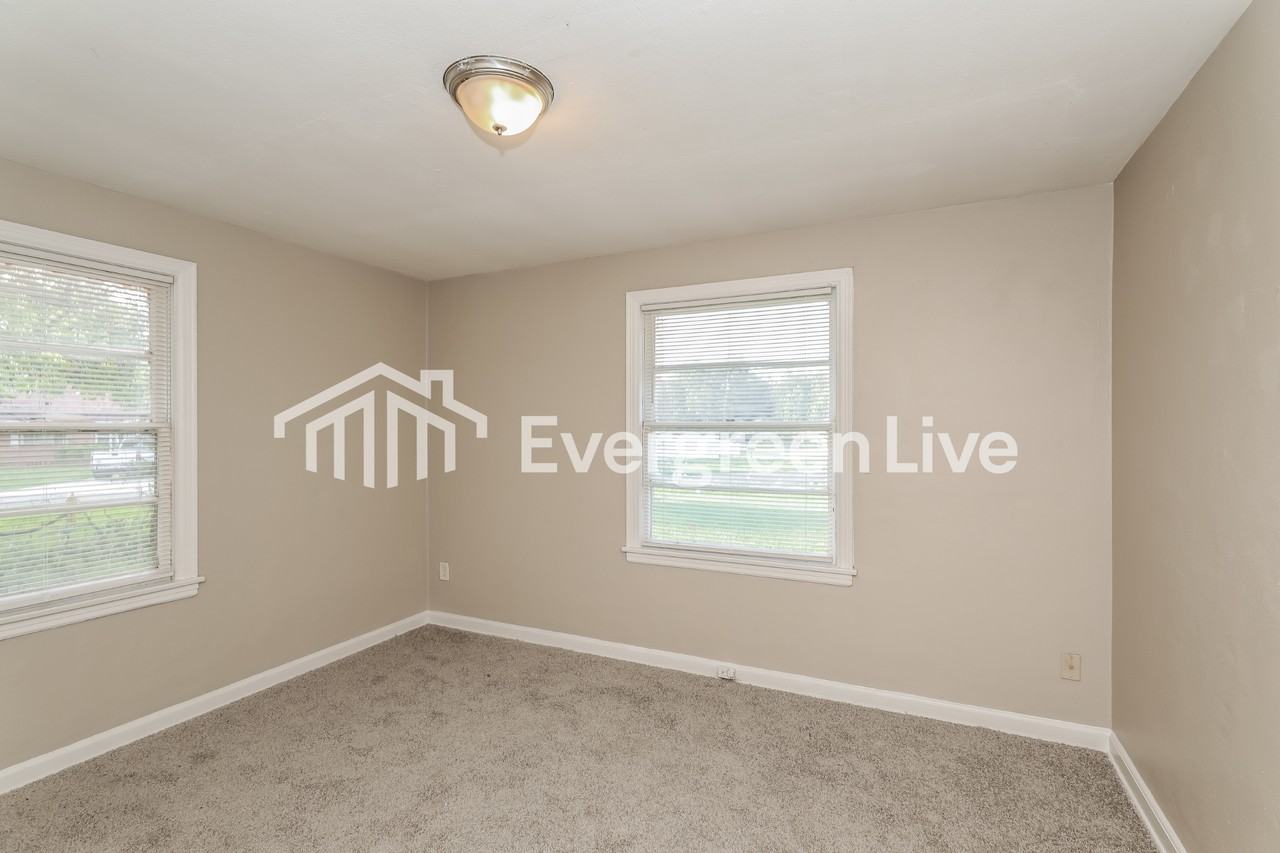 8258 Lexington Dr - Photo 6 of 15