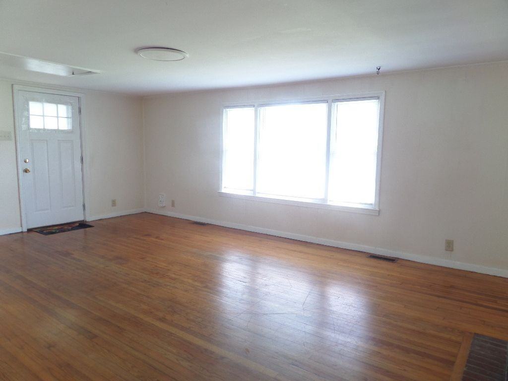 608 Vail St - Photo 3 of 9