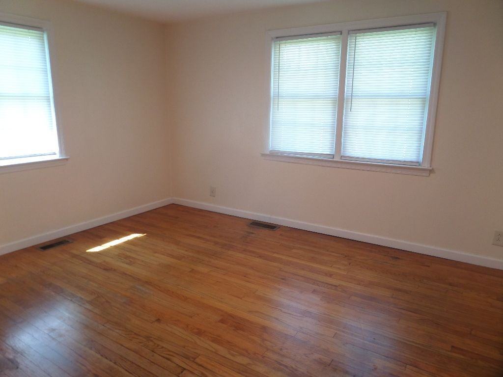608 Vail St - Photo 6 of 9
