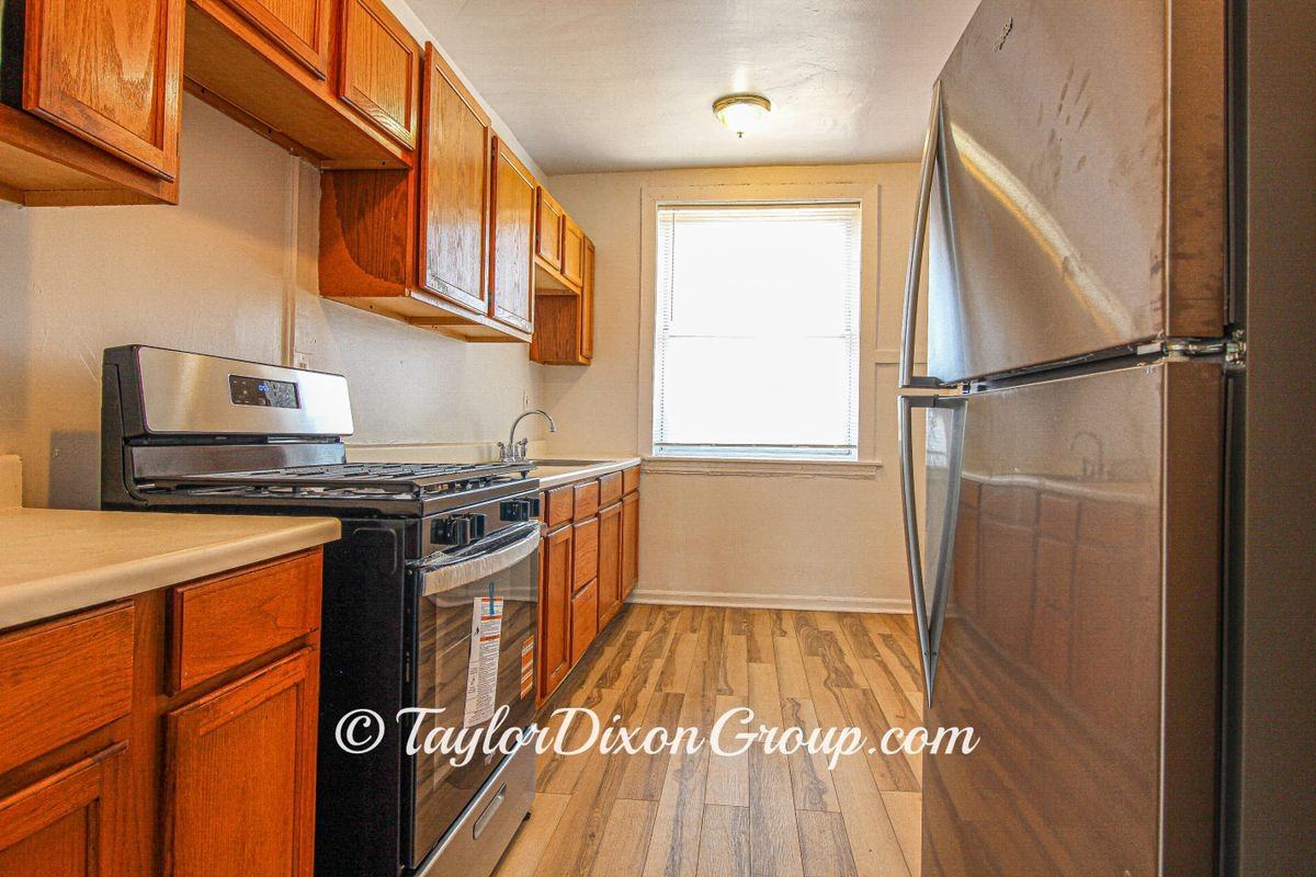3863 W Maypole Ave - Photo 2 of 16