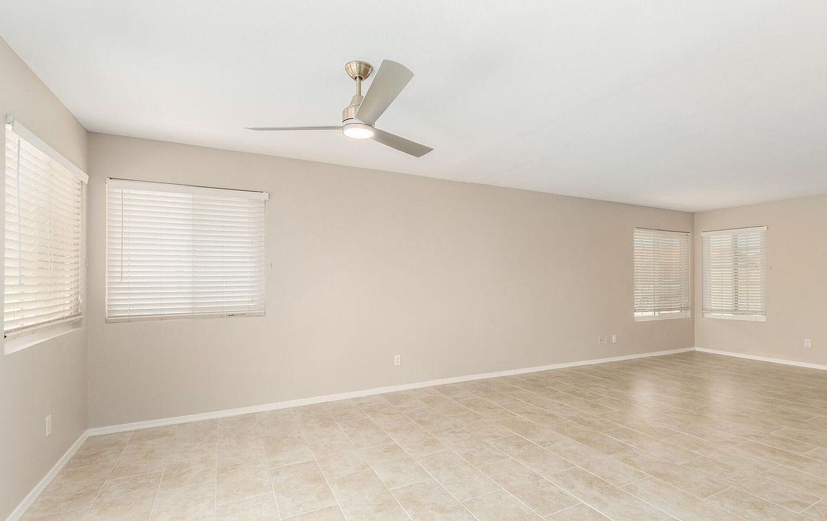 11812 N 74th Ave - Photo 4 of 22