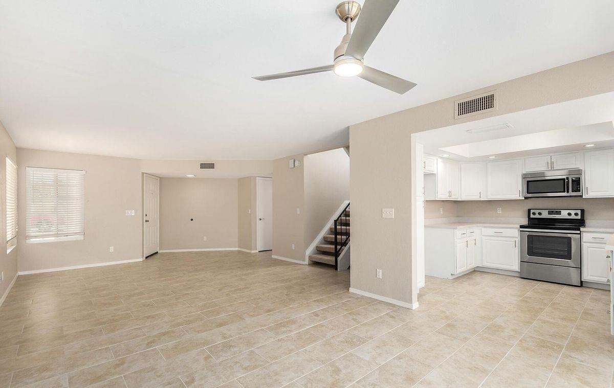 11812 N 74th Ave - Photo 5 of 22
